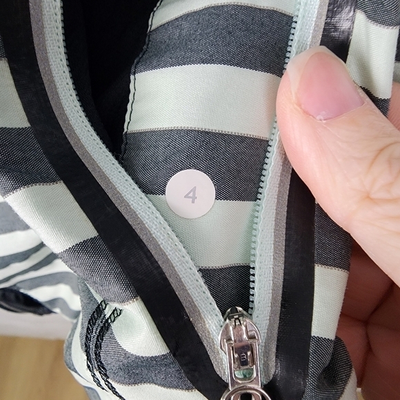 LULULEMON 'GET UP AND GLOW' JACKET SIZE 4 Running Workout Athletic Sporty - Picture 6 of 10